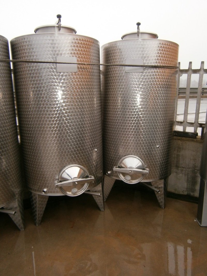 STAINLESS STEEL TANKS CAPACITY LITERS 1000 STORAGE MODEL CONICAL BOTTOM NEW EQUIPMENT