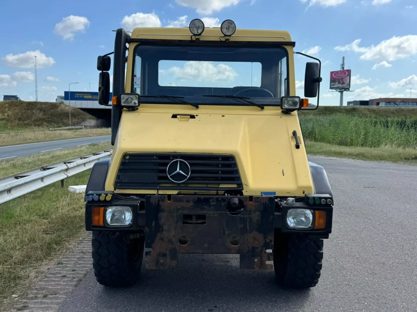 Mercedes Benz Unimog U140 - 8