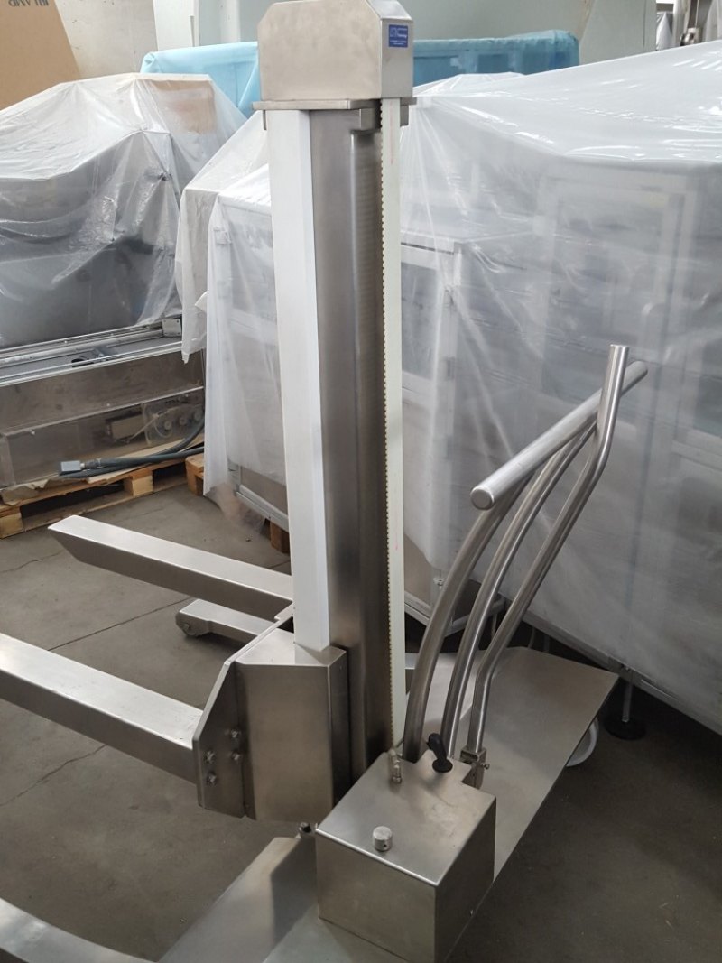 CARRELLO ELEVATORE PORTAFUSTI IDRAULICO – ISN – TECHNOLOGY