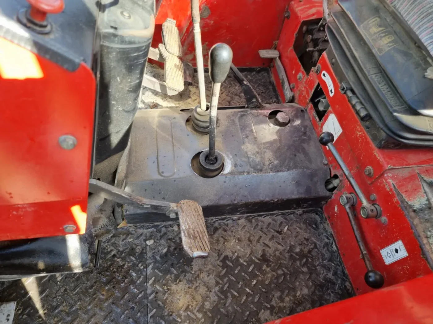 Massey Ferguson - 274S - 6