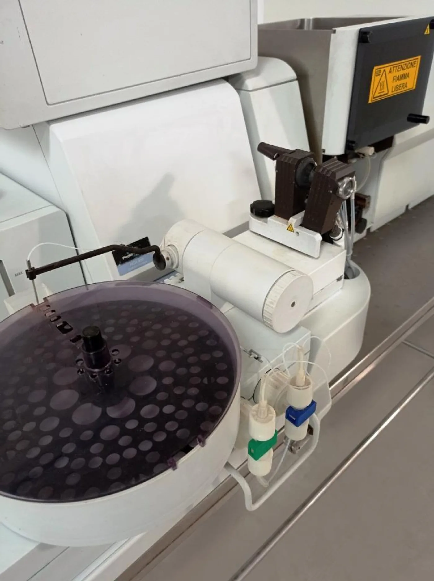 SPETTROMETRO AD ASSORBIMENTO ATOMICO – PERKIN ELMER – MOD. AANALYST 300 - 1