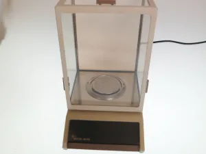 361 - Used Mettler Toledo digital analytical balance AM100