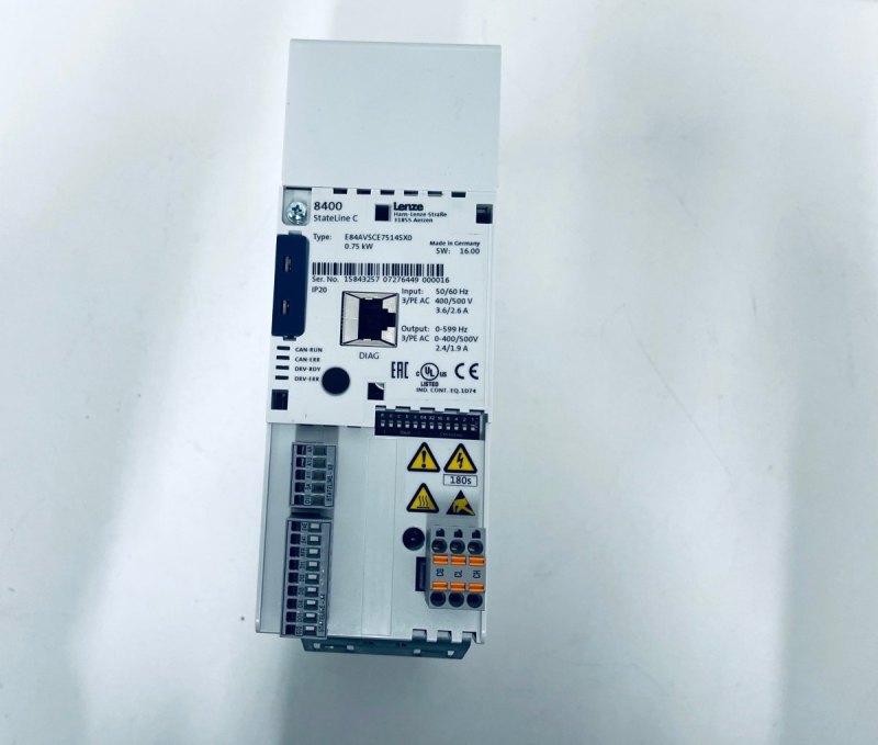 Lenze Inverter Drives 8400 Frequenzumrichter E84AVSCE7514SX0