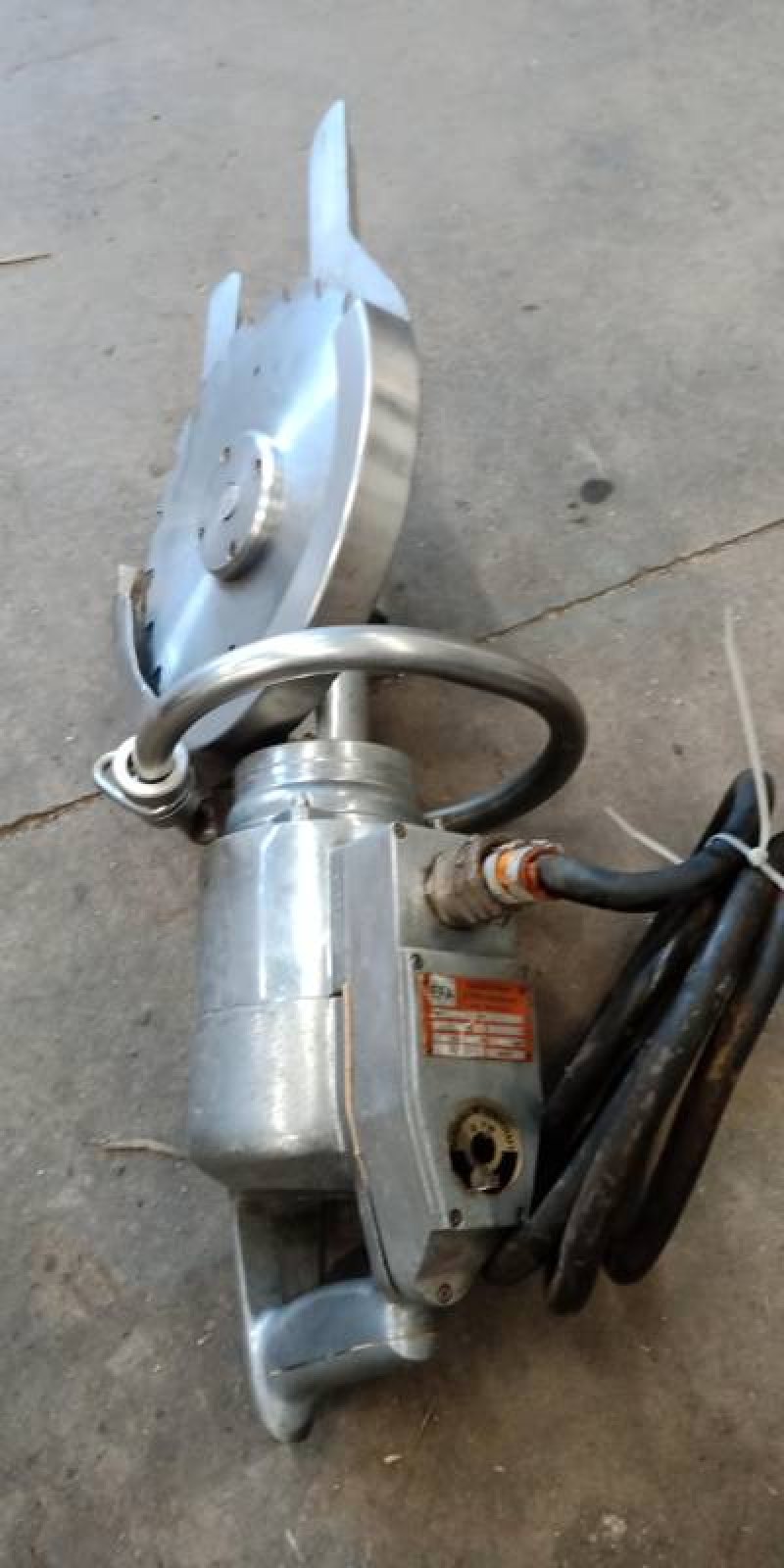 Circular saw for legs and horns