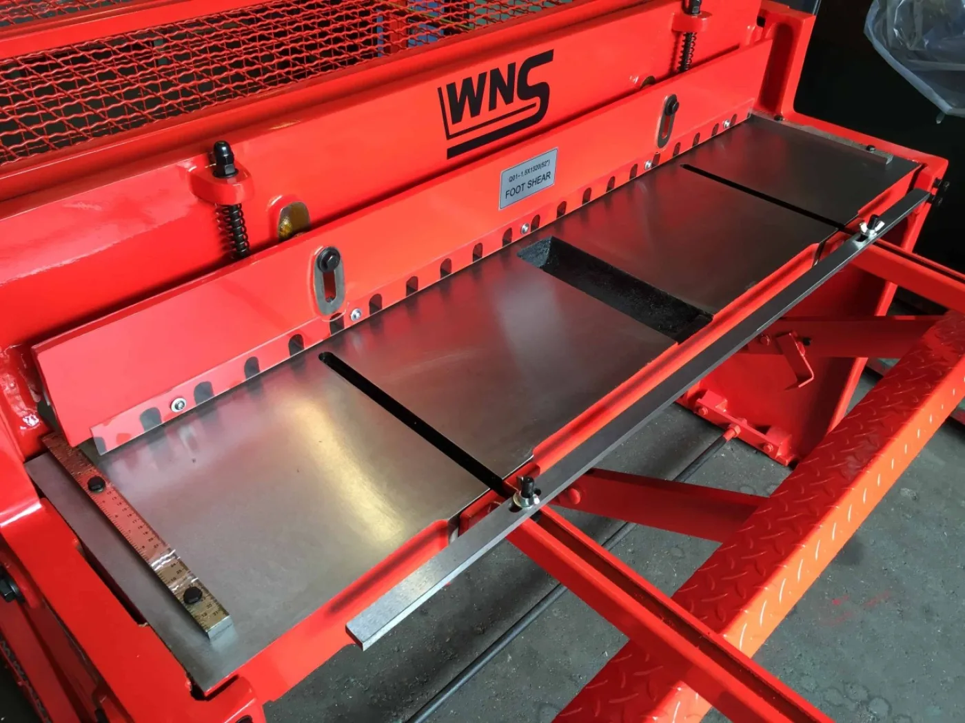 WNS Cast Treadle Guillotine 1320mm x 1.5mm Capacity - WNS - W. Neal Services Ltd - 4