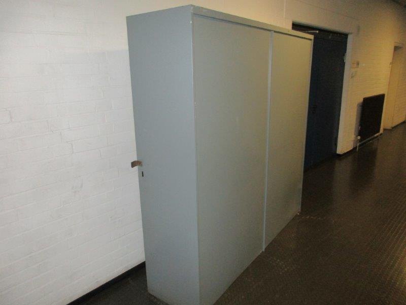 Magazin- / Schiebetürschrank UNBEKANNT unbelkannt