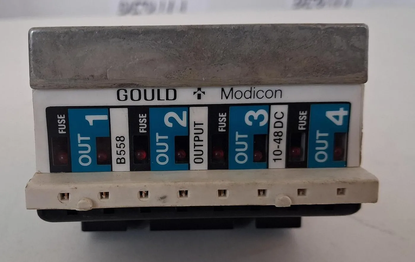 Gould Modicon B558 4-Channel Digital Output Module - 3