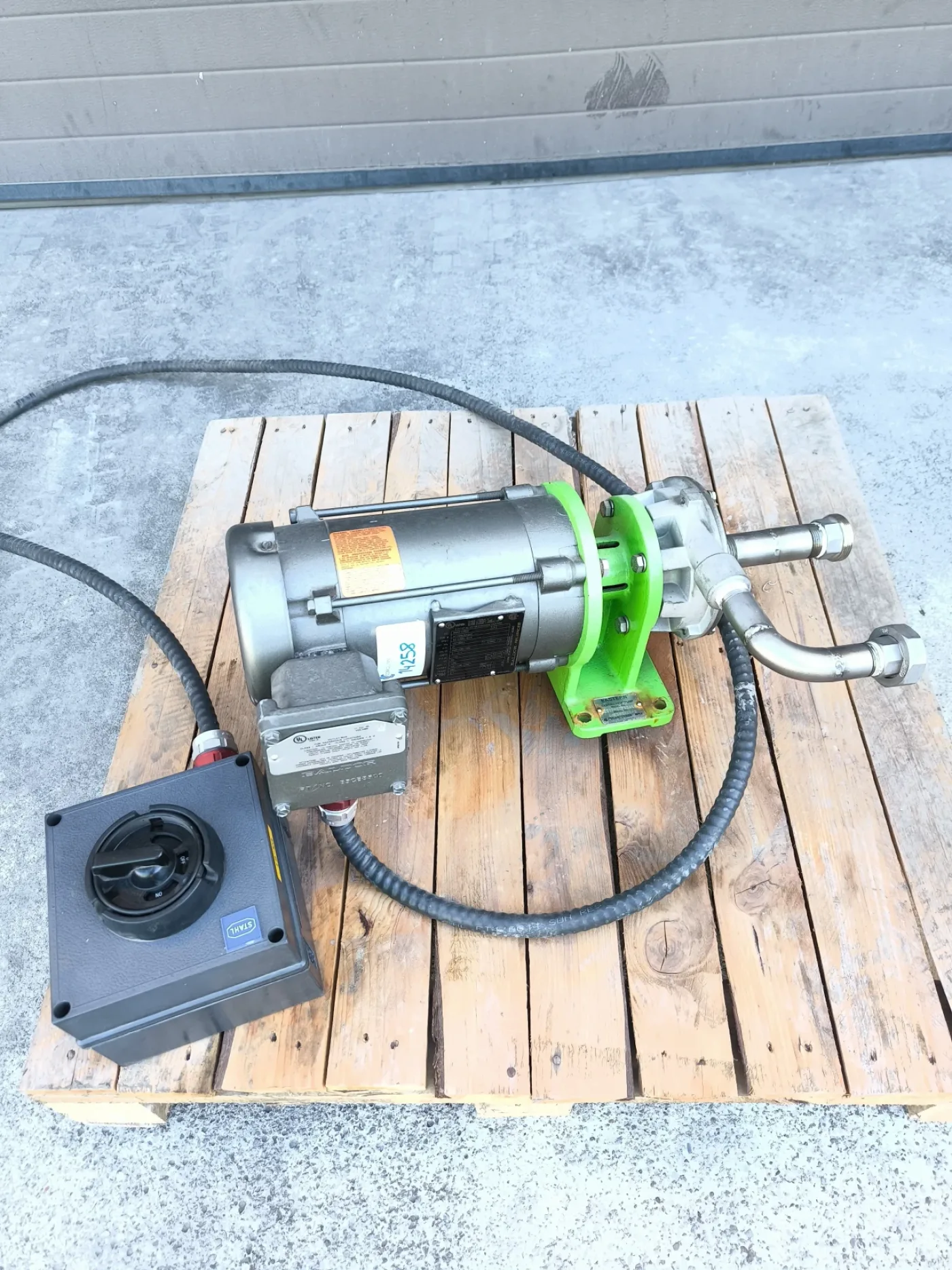 CENTRIFUGAL PUMP EASTERN CENTRICHEM ECC1-AAPEDNSS WITH BALDOR MOTOR 0.37 kW - 2