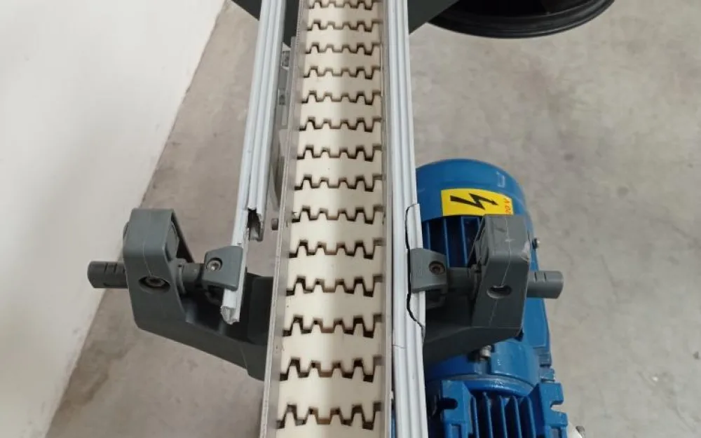 NASTRO TRASPORTATORE A TAPPARELLE CURVO MOTORIZZATO – FLEXLINK