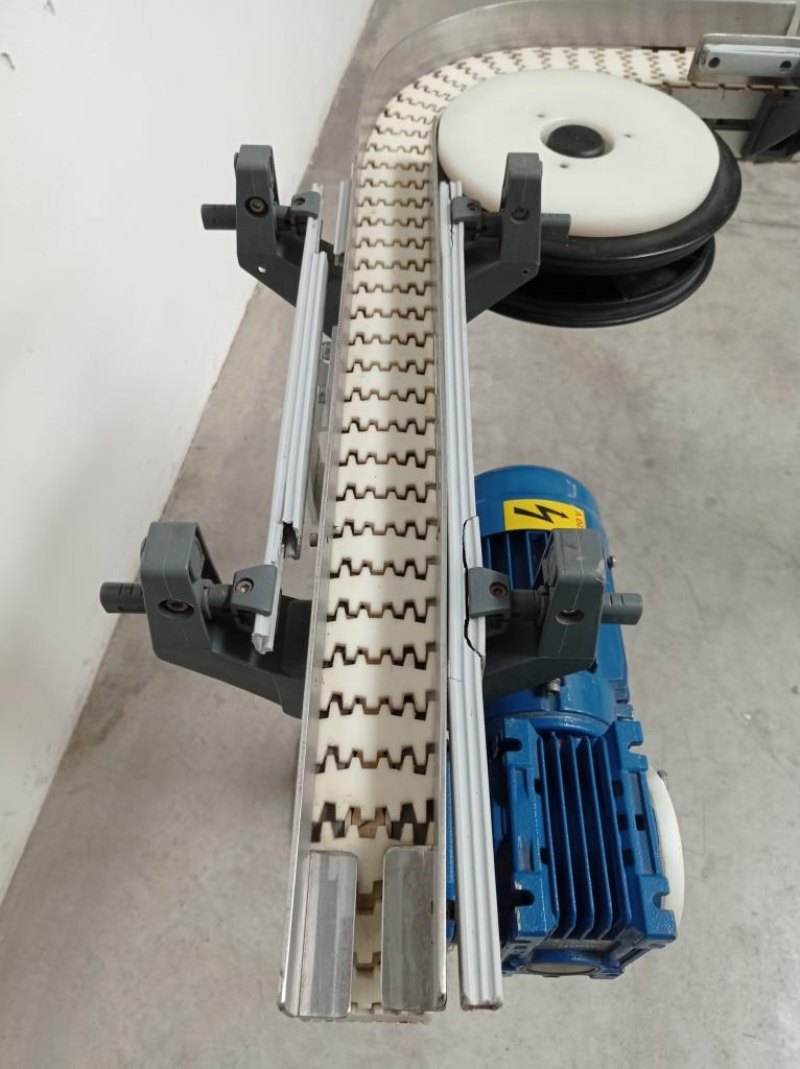 NASTRO TRASPORTATORE A TAPPARELLE CURVO MOTORIZZATO – FLEXLINK