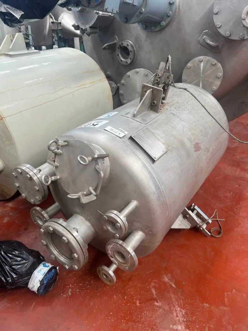 USED JUSTINOX STAINLESS STEEL TANK 600 LITERS