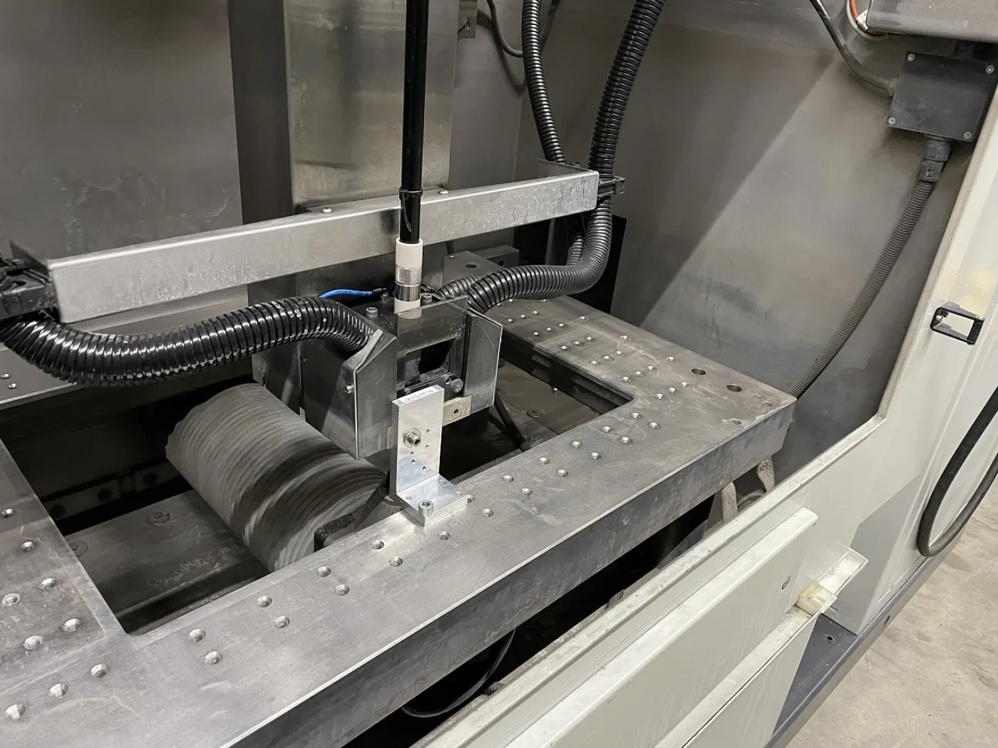 MACHINE A ETINCELER A FIL”CHARMILLES” ROBOFIL 440 - 5