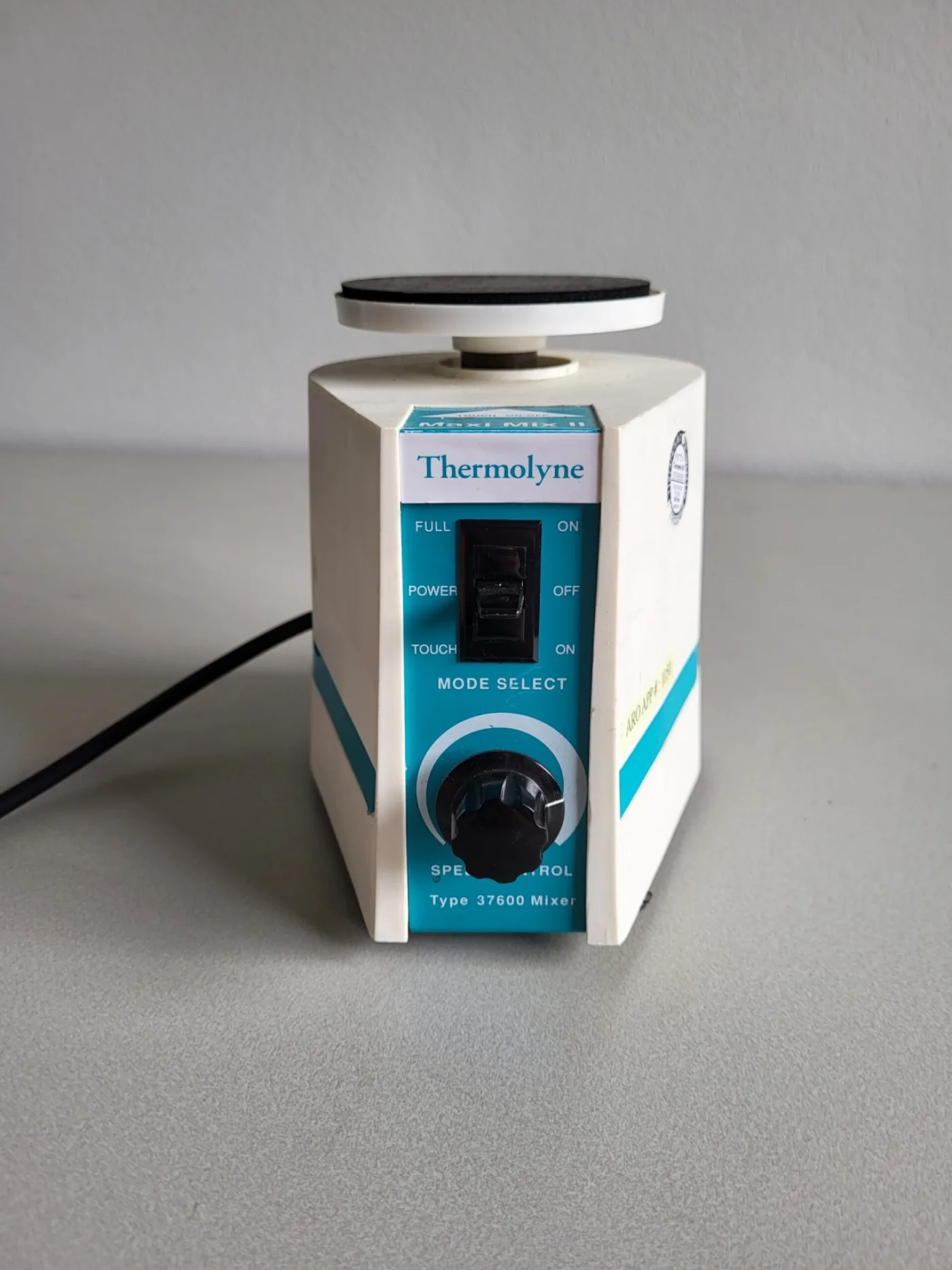 1851 - Used Thermolyne Maxi Mix 2 type 37600 - 1