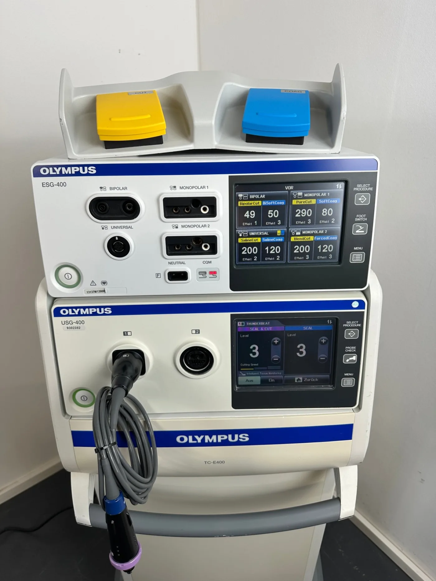 Olympus HF-Generator ESG-400 & Ultraschallgenerator USG-400 & Fahrwagen TC-E400 - 4