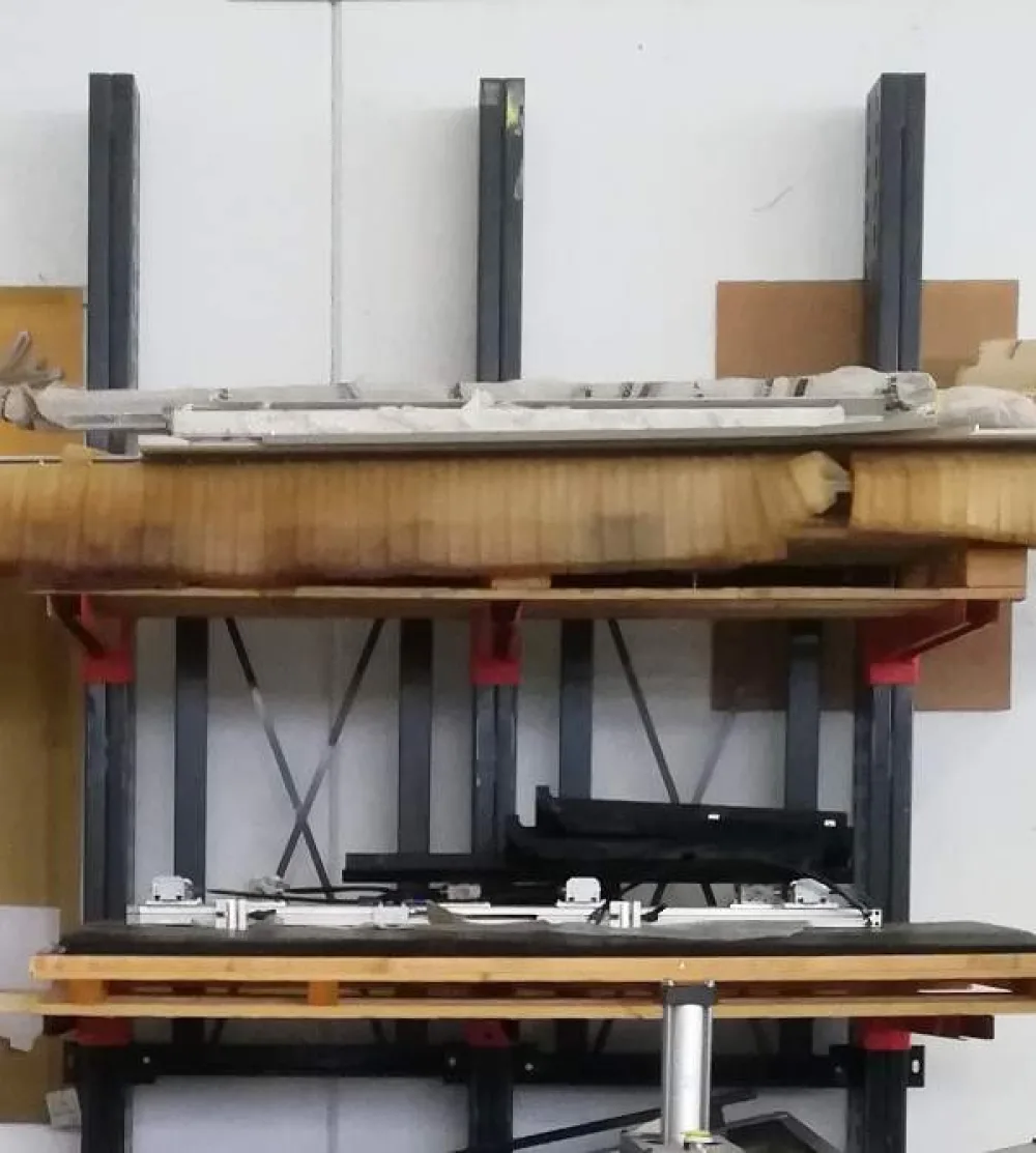 Cantilever monofronte
