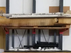 Cantilever monofronte