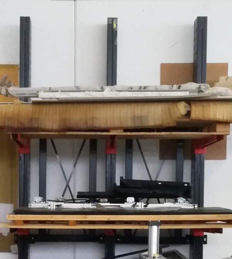 Cantilever monofronte