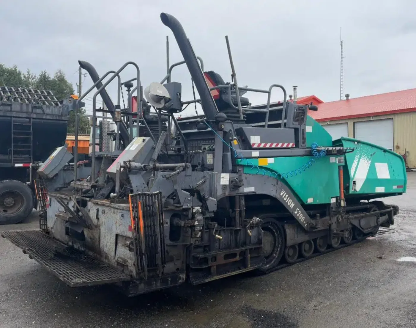 Dynapac F1000T Asphalt Paver - 1