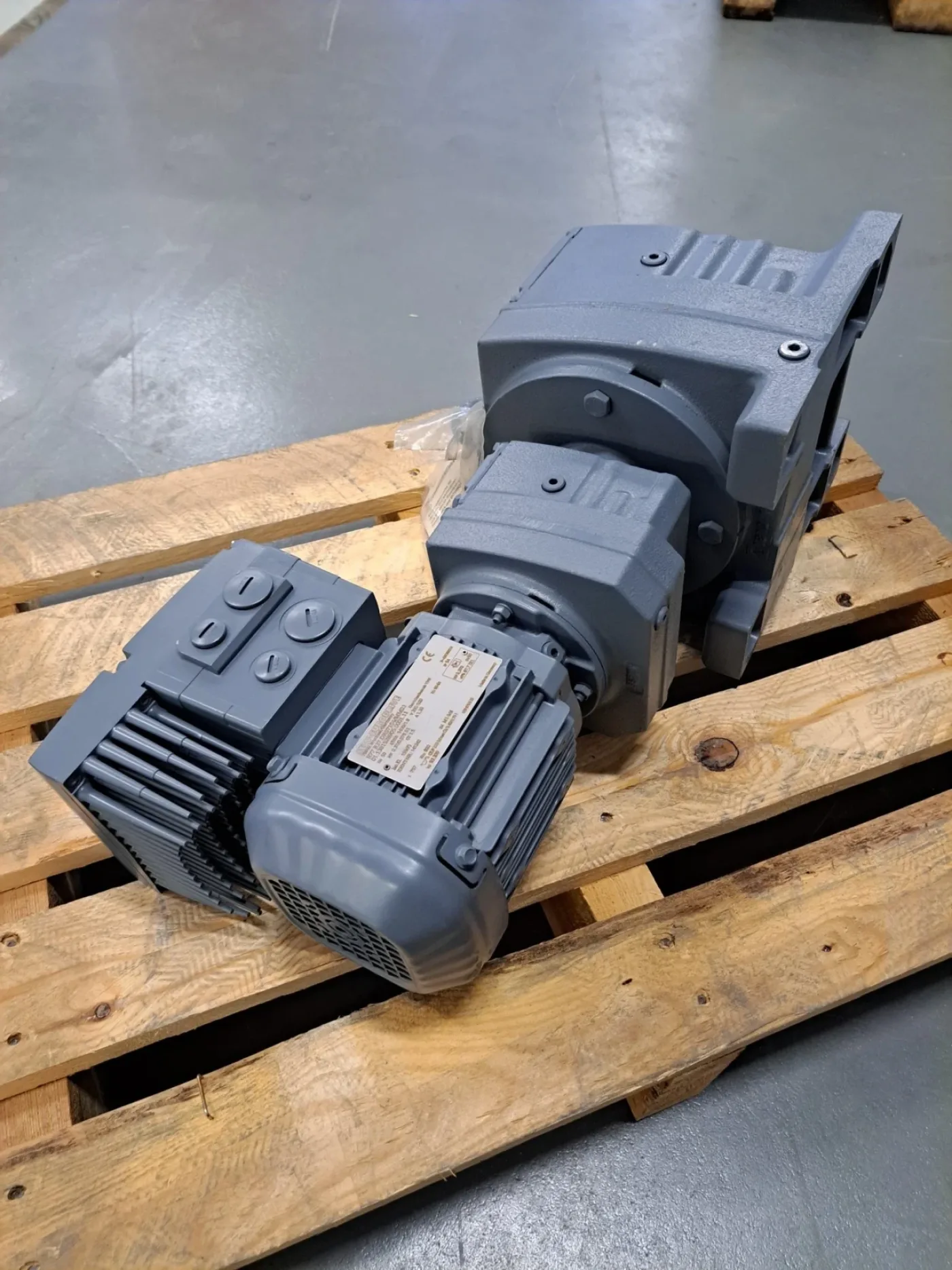 SEW Eurodrive Getriebemotor R77R37DRS71S4/MM03 - 5