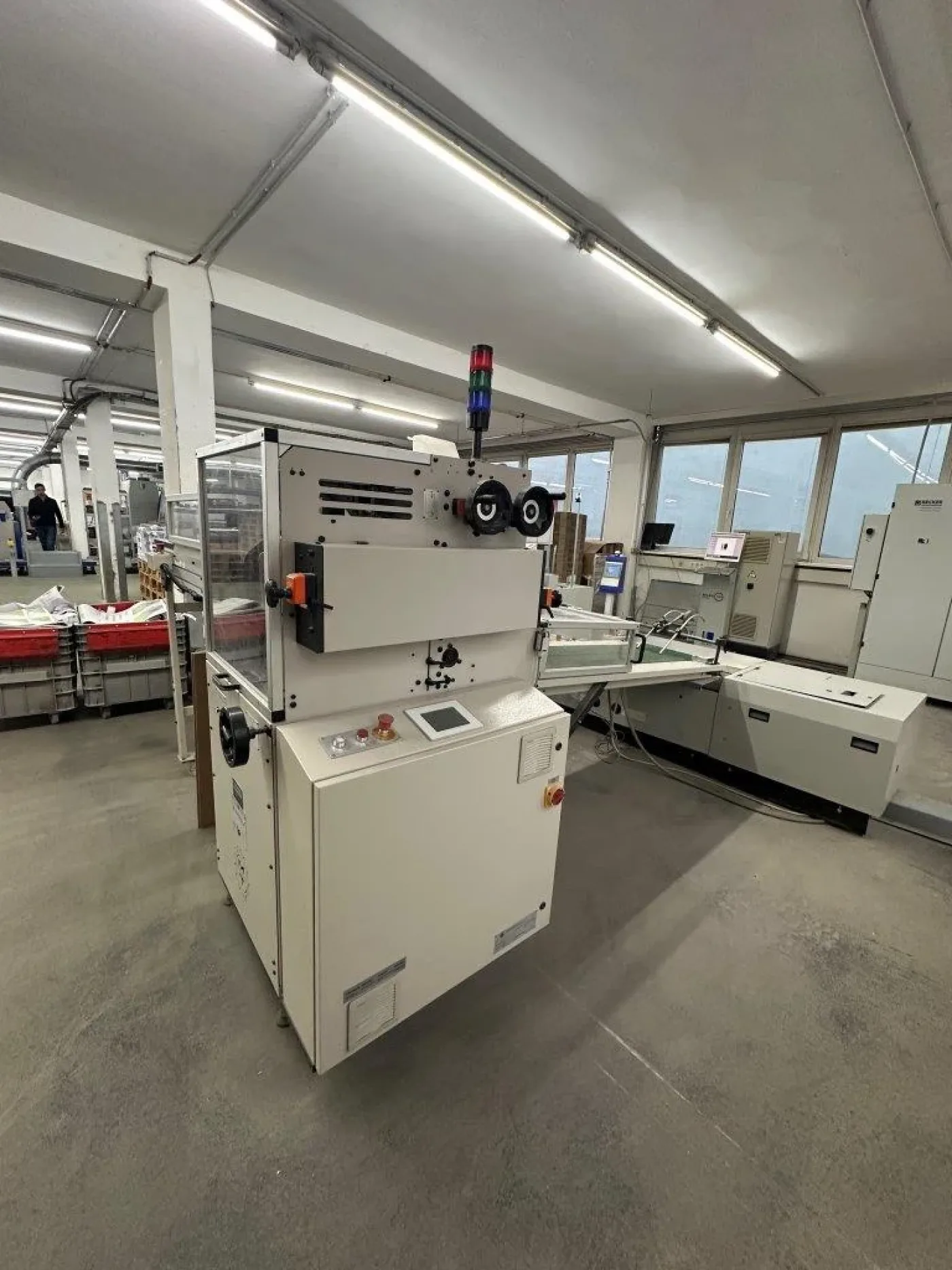 Kolbus KM 600 perfect binding line with inline front cutter - 4