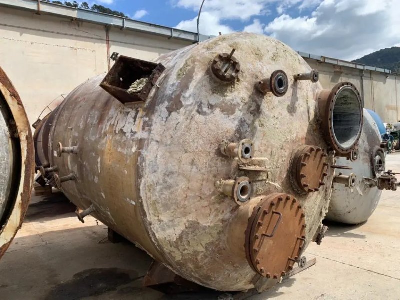 STAINLESS STEEL TANK 16,000 LITERS WITH COIL AND USED SLEEVE