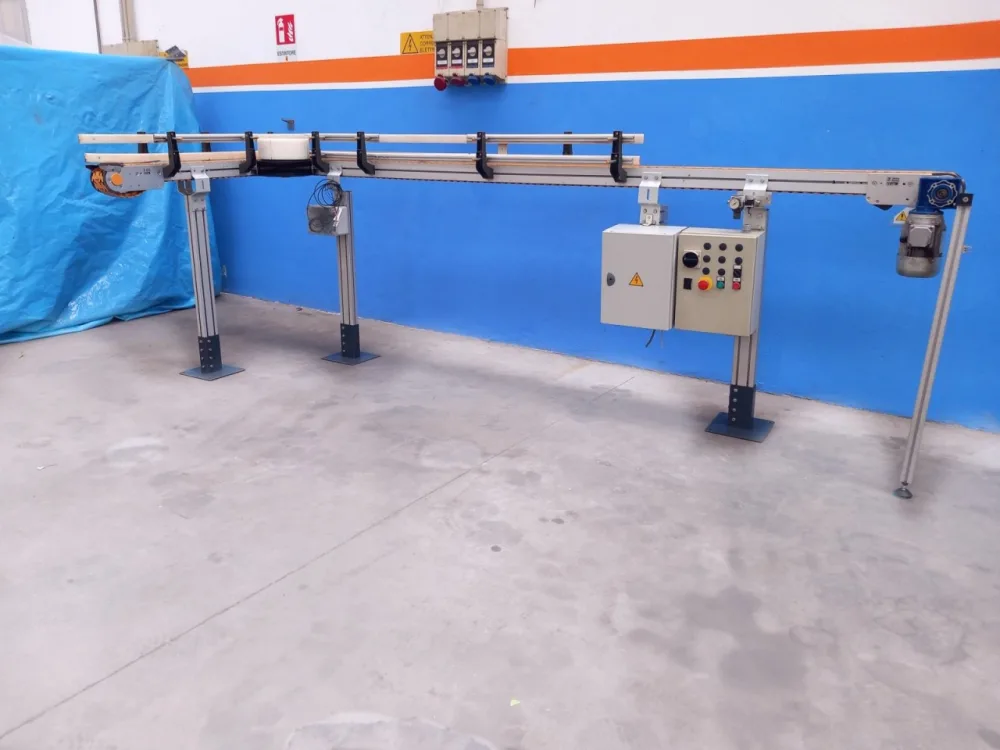 NASTRO TRASPORTATORE MOTORIZZATO CON CURVA A 90° – BETT SISTEMI – MOD. CO 75 SERIES