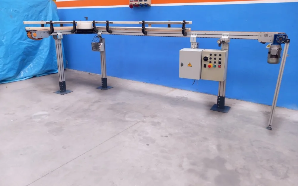 NASTRO TRASPORTATORE MOTORIZZATO CON CURVA A 90° – BETT SISTEMI – MOD. CO 75 SERIES