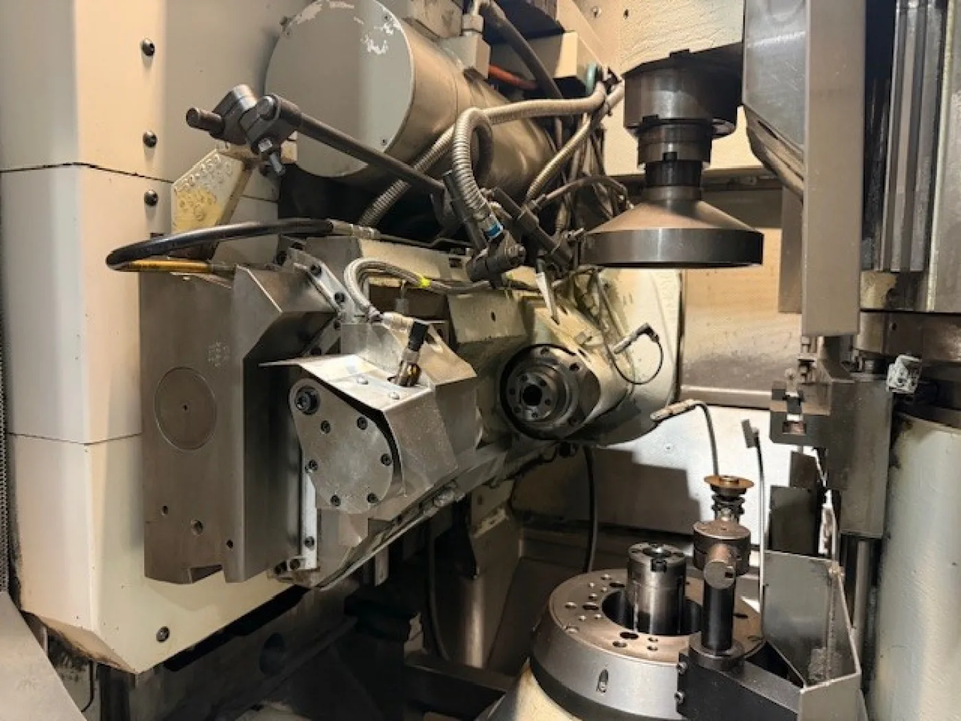 CNC Gear Hobbing Machine – GLEASON GP300 - 5