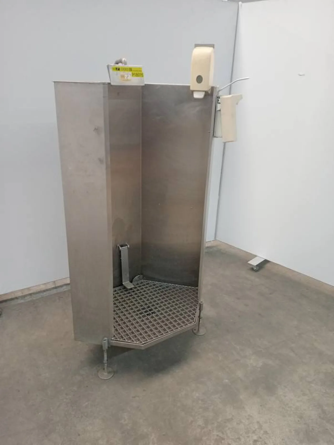 Apron wash cabinet - 3
