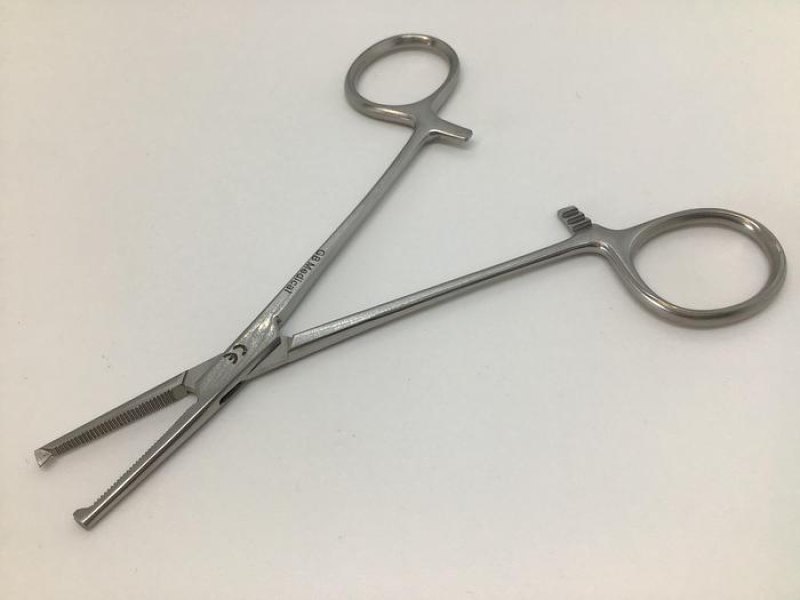 GB Medical Halsted Mosquito 1 in 2 Teeth 125mm