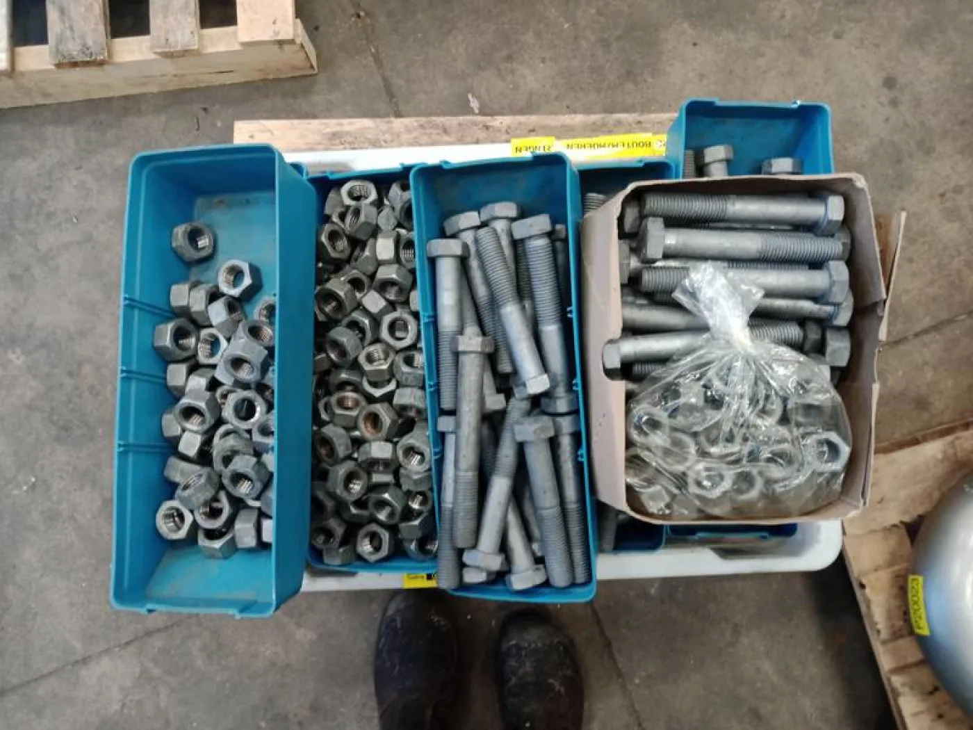 Bolt and nuts M20 galvanised - 1