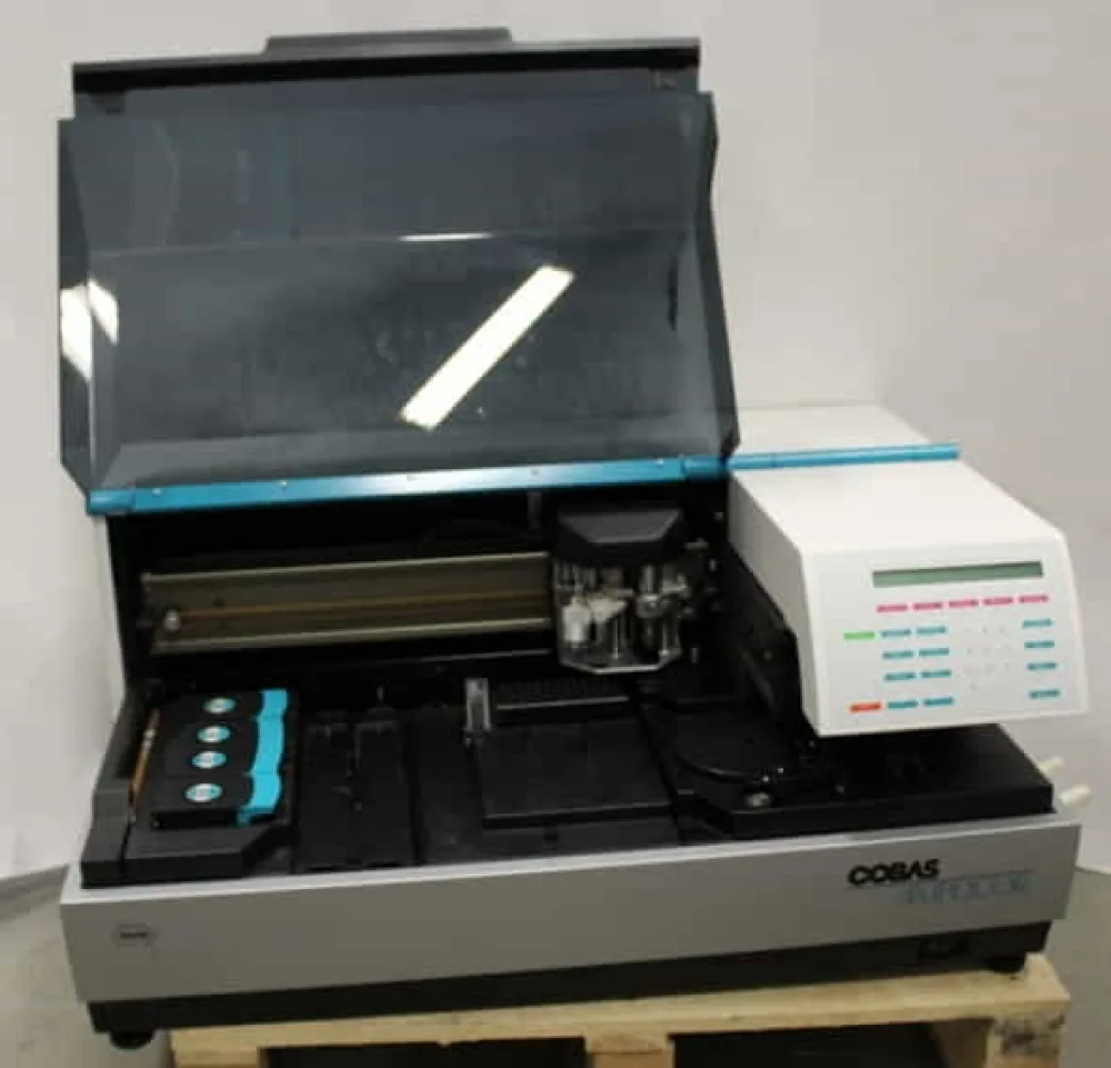 Roche tafelmodel clinical analyzer