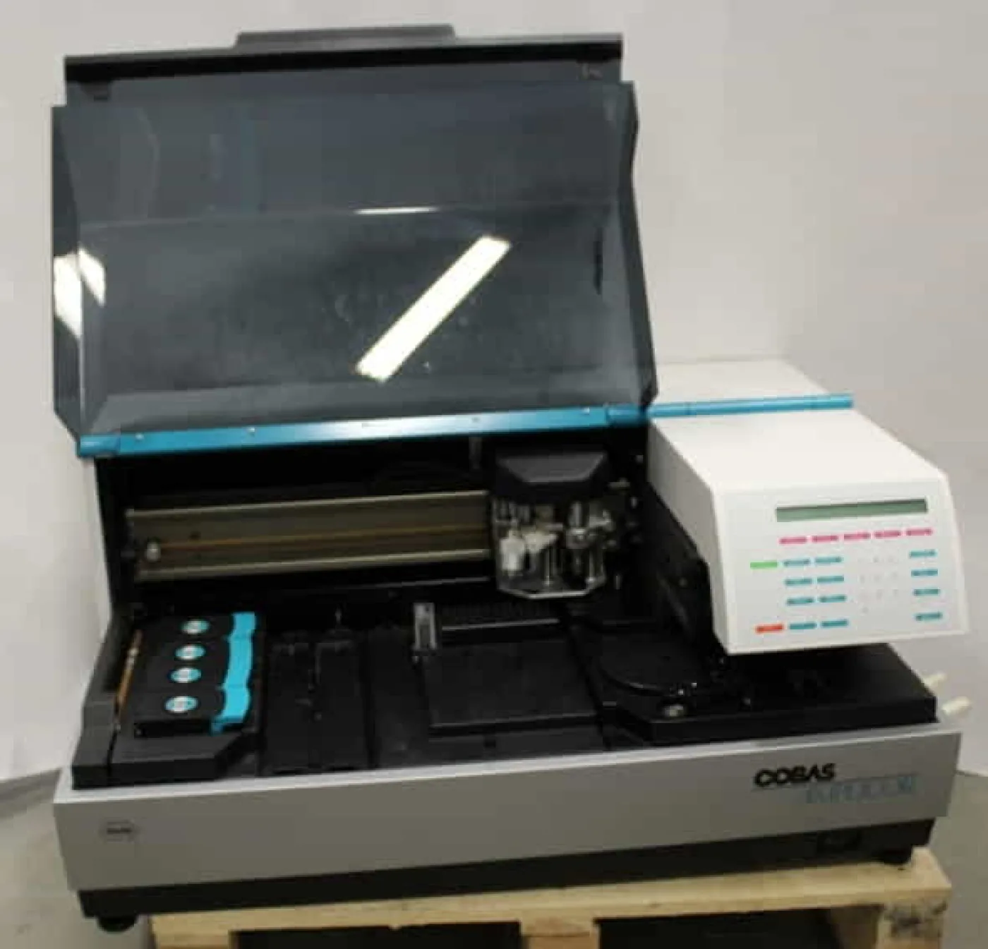 Roche tafelmodel clinical analyzer - 1