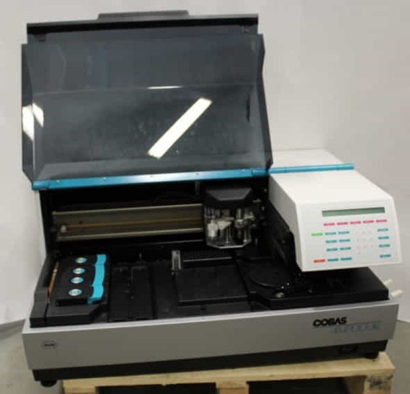 Roche tafelmodel clinical analyzer