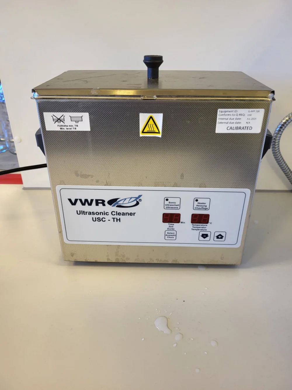 2462 - Used VWR USC 300 TH Ultrasonic Cleaning Unit