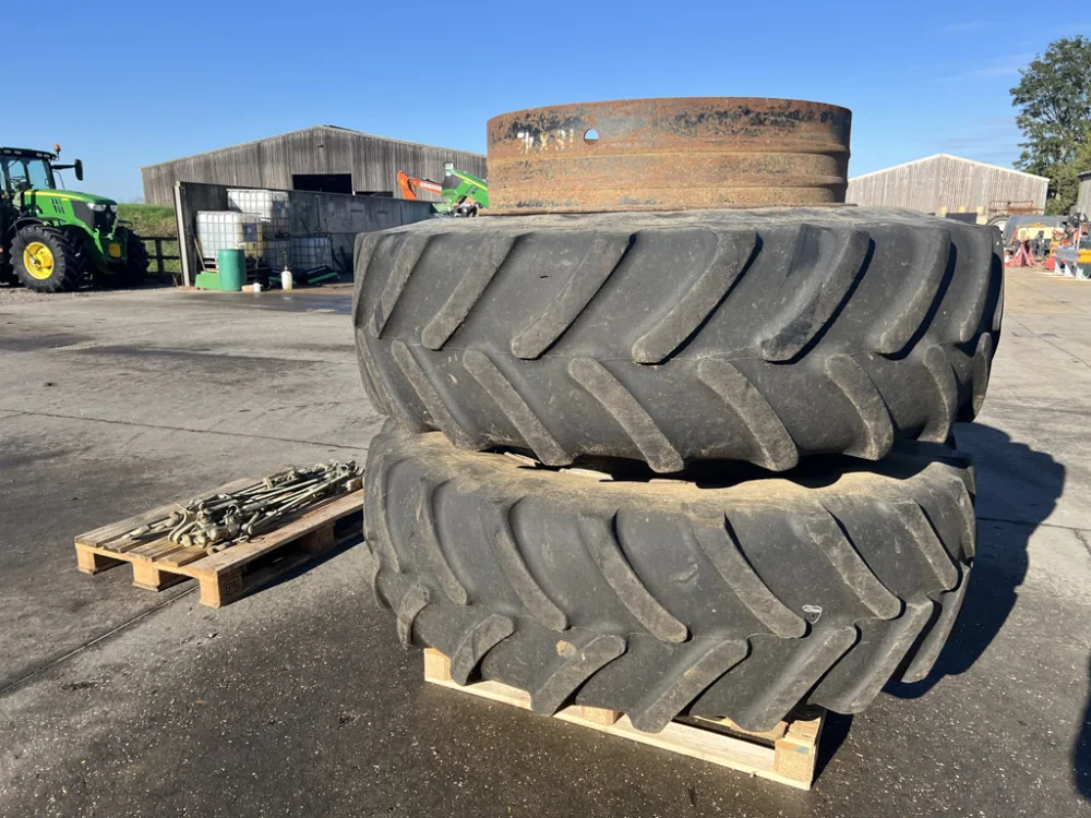 FIRESTONE - 520/85R42 WHEELS