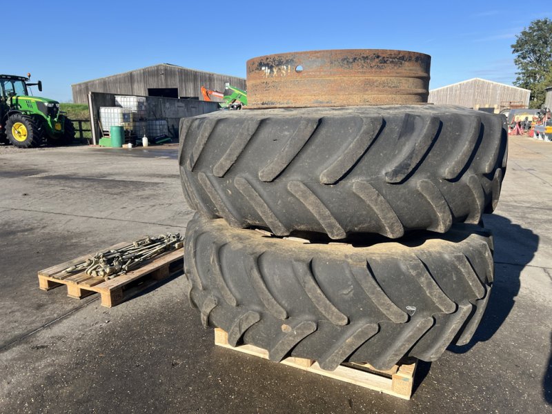 FIRESTONE - 520/85R42 WHEELS
