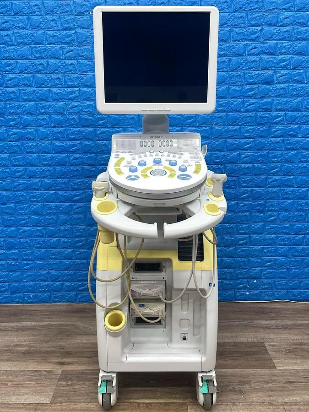 Hitachi HI VISION Ascendus Ultrasound YOM: 2016