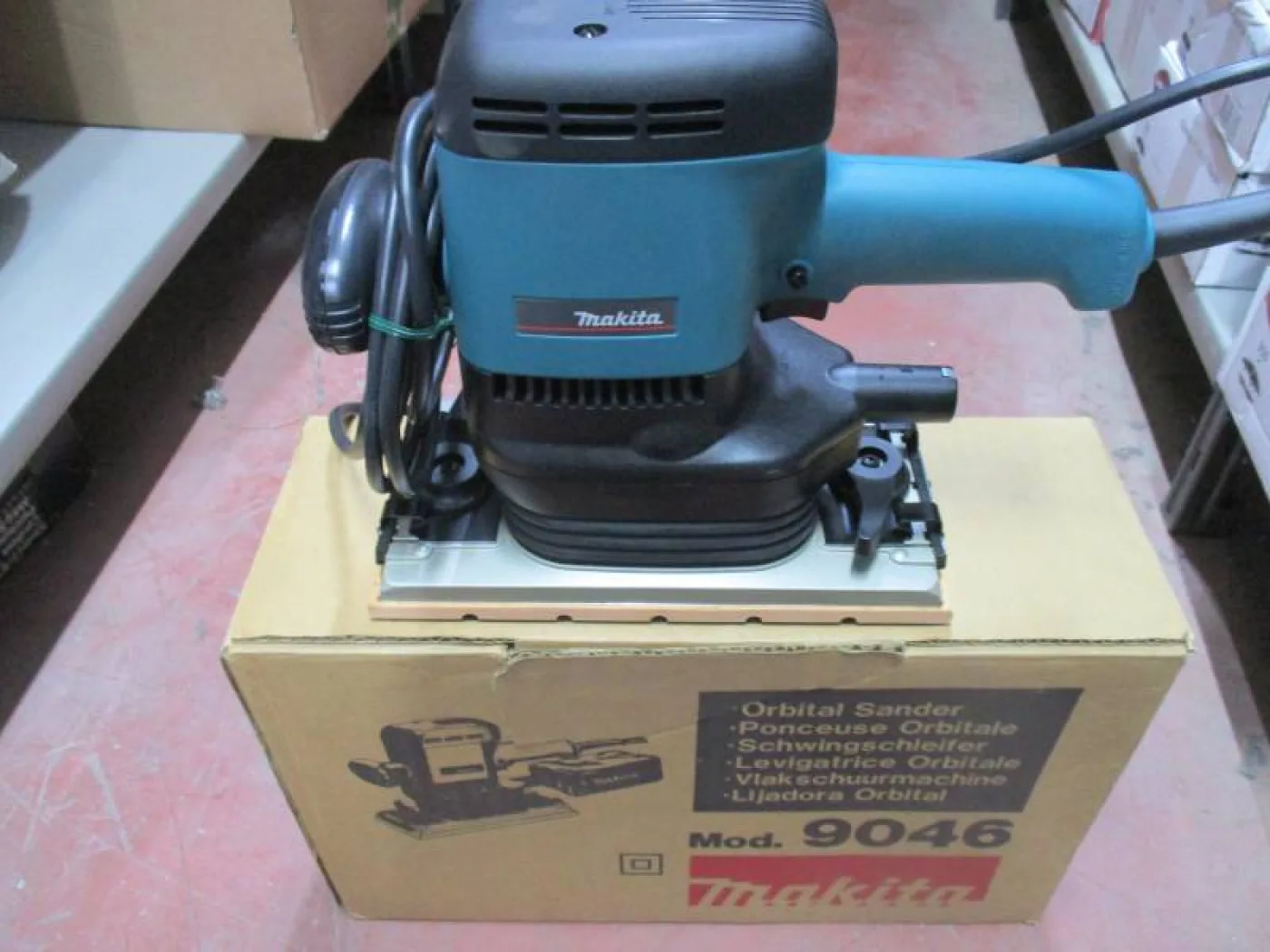LEVIGATRICE ORBITALE MAKITA MOD. 9046 - 1