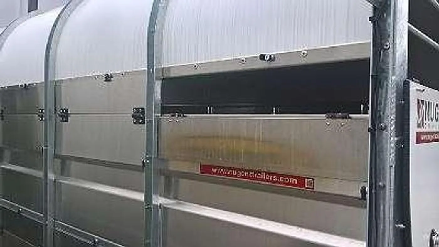 Nugent LC2415S Viehanhänger - im Zulauf - 2