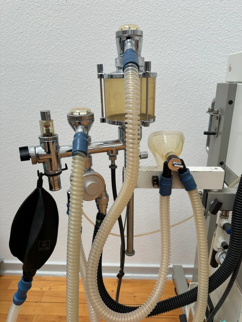 Dräger Sulla 800 V Narkosebeatmungsgerät