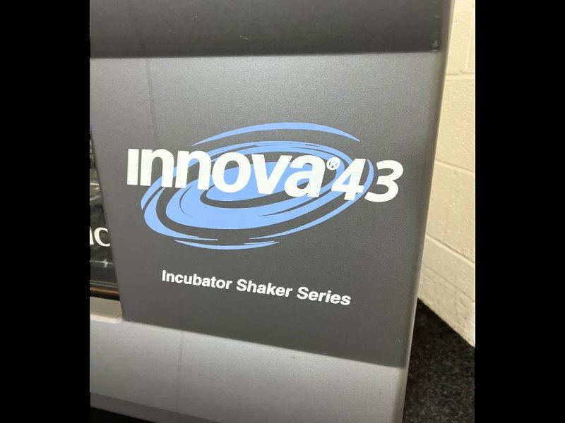 New Brunswick Innova 43 Incubator Shaker