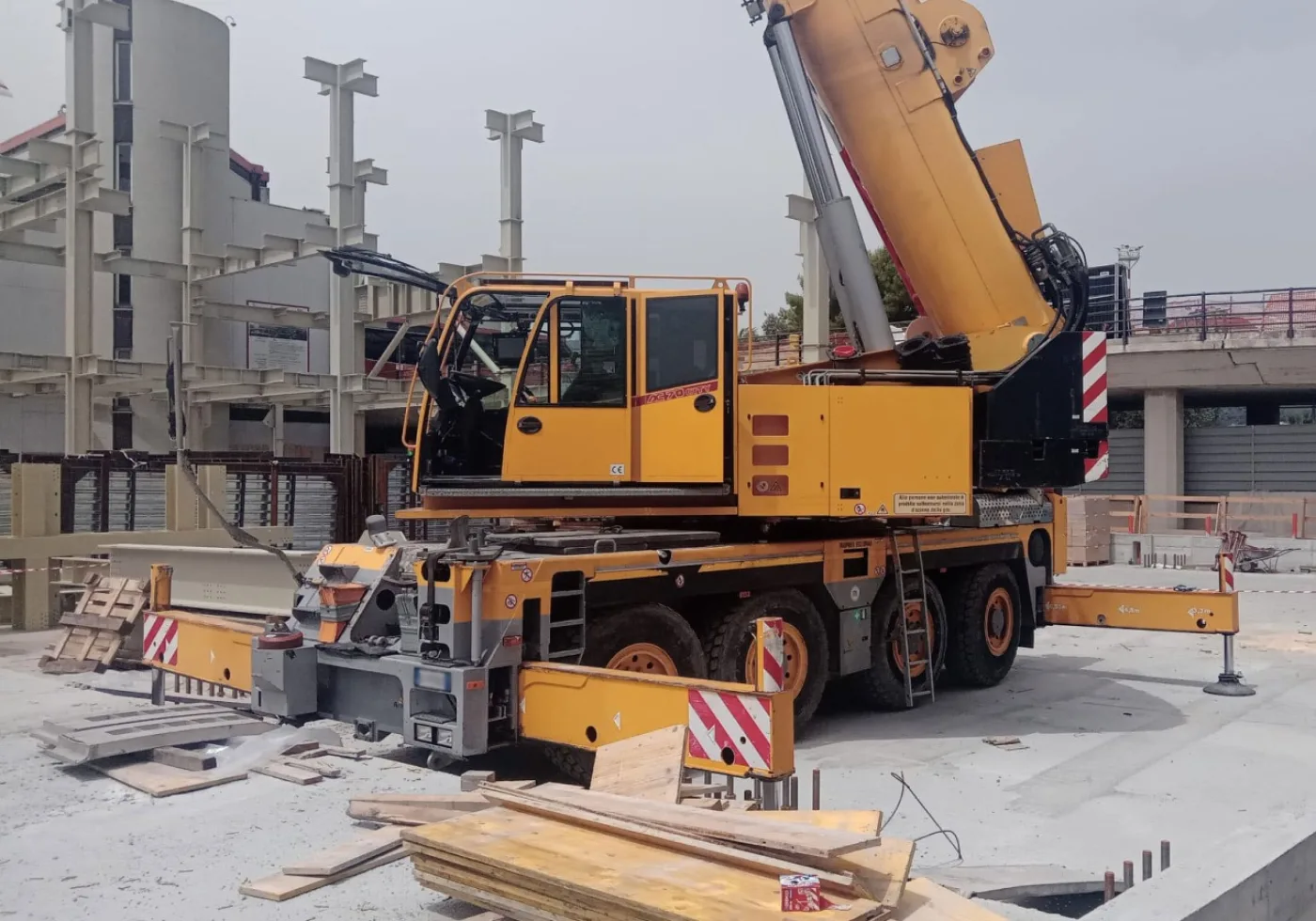 Liebherr LTM 1160 Mobile Crane - 7