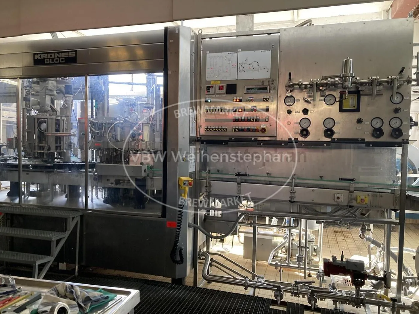 bottle filler/capper/labeller - 3