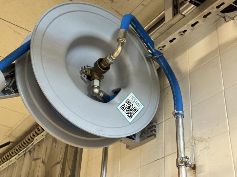 Nederman Heavy-duty spring-retractable industrial hose reel