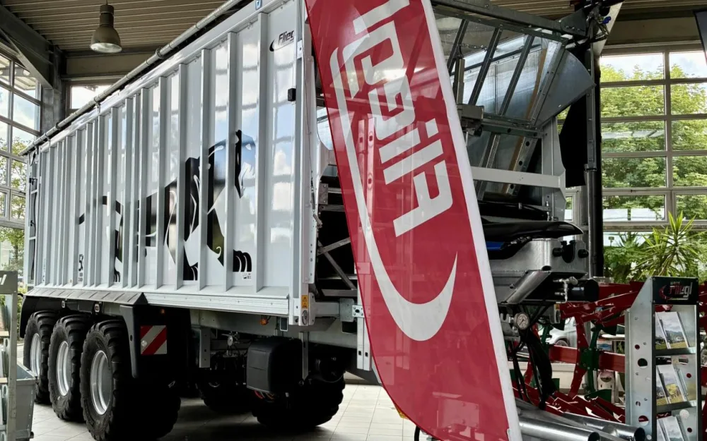 Abschiebewagen Fliegl Agrartechnik Gigant ASW 391 TAURUS FOX