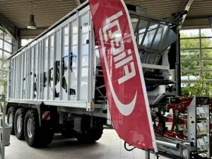 Abschiebewagen Fliegl Agrartechnik Gigant ASW 391 TAURUS FOX