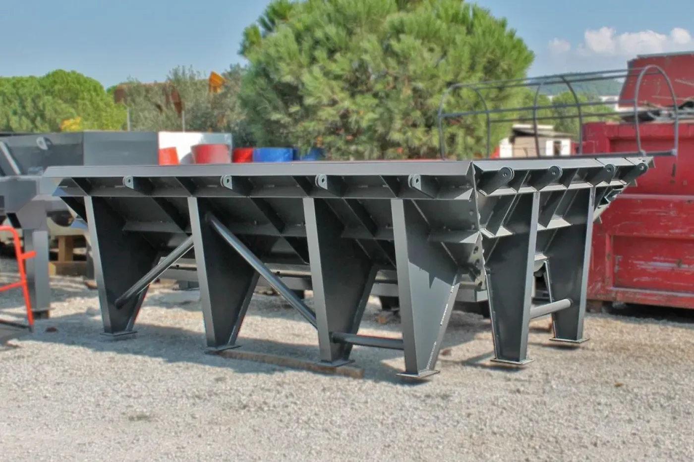 Vibrating Rock Feeder (Grizzly Feeder) - 12