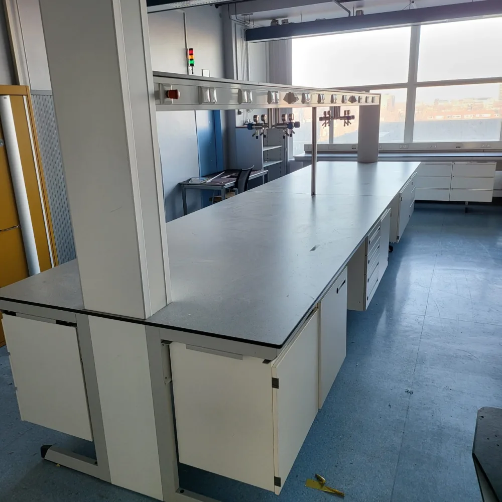 2059 – Used S+B island laboratory table (589 cm)