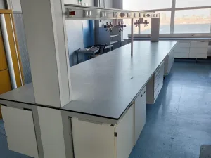 2059 – Used S+B island laboratory table (589 cm)